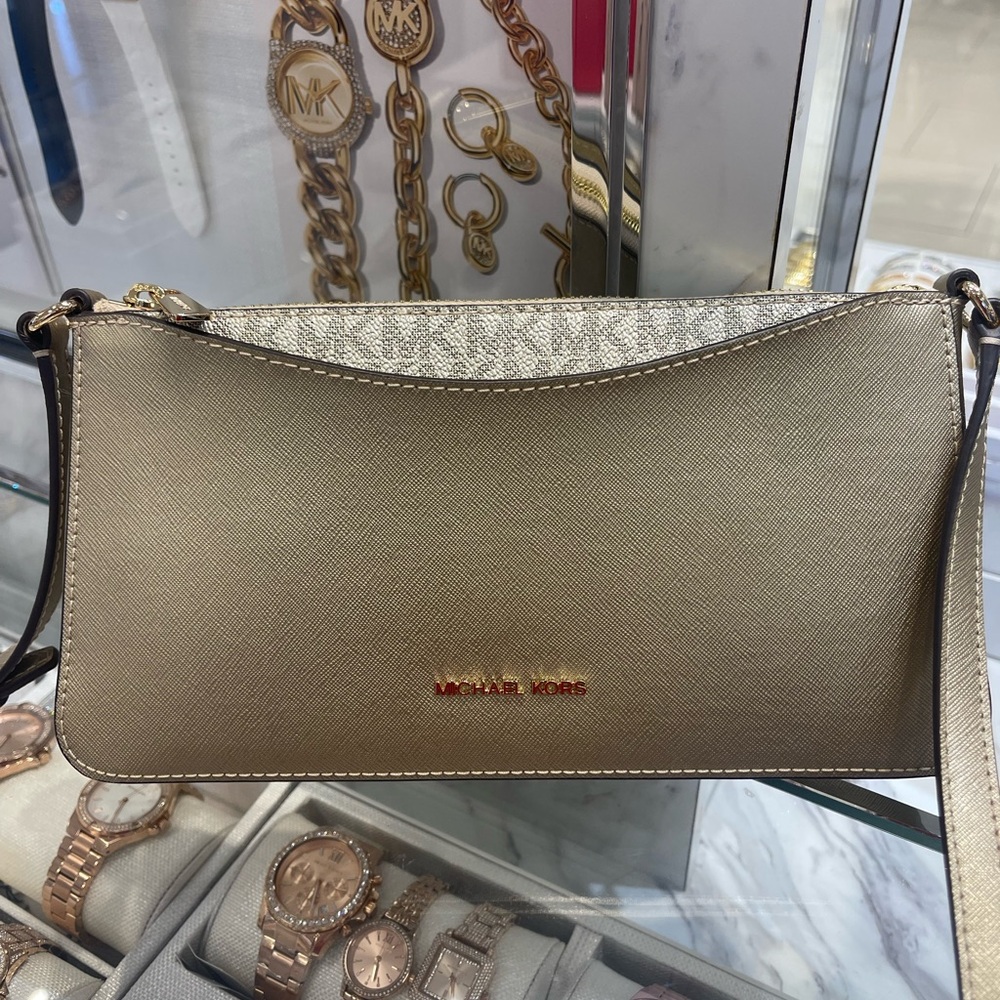 MICHAEL KORS Arden Medium Metallic Crossbody Bag
Pale Gold 
NWT - Picture 16 of 16
